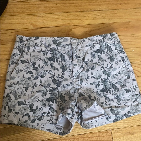 J brand high rise grey floral short size 29 - Picture 2 of 4
